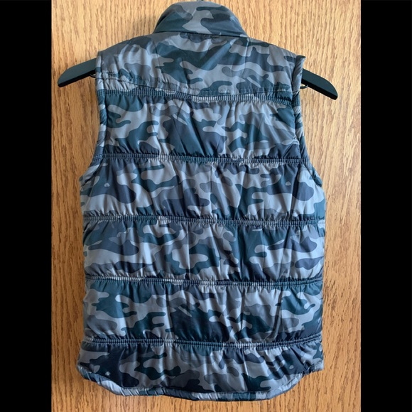 Camouflage Vest- BIG BOYS size 10-12 - Picture 2 of 2
